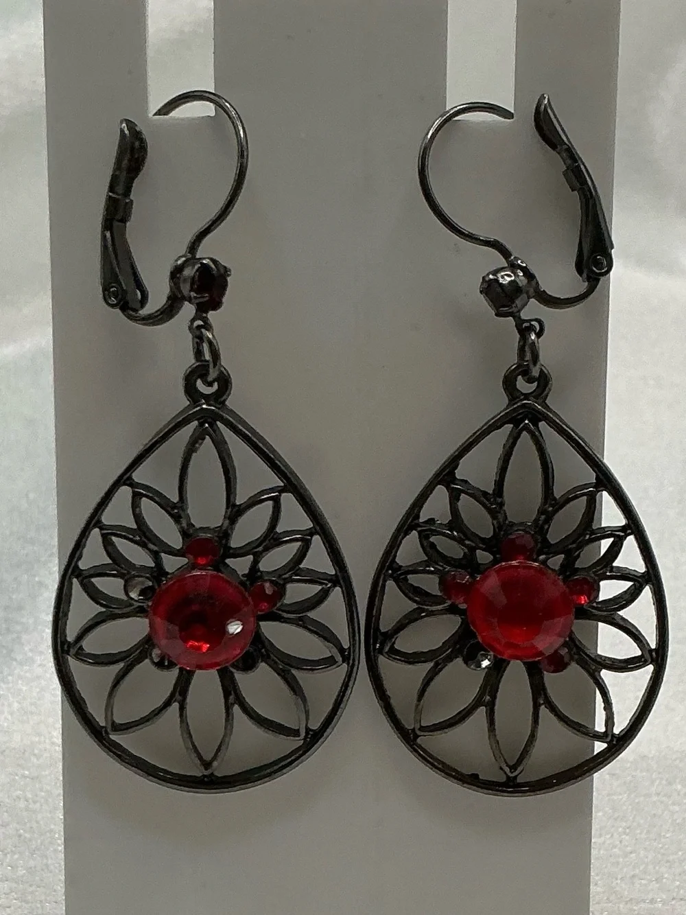 GUNMETAL RED RHINESTONE TEARDROP FILAGREE PIERCED EARRINGS